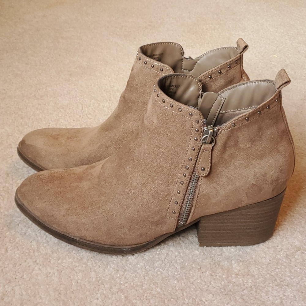 Sonoma camel suede ankle boots size 11M